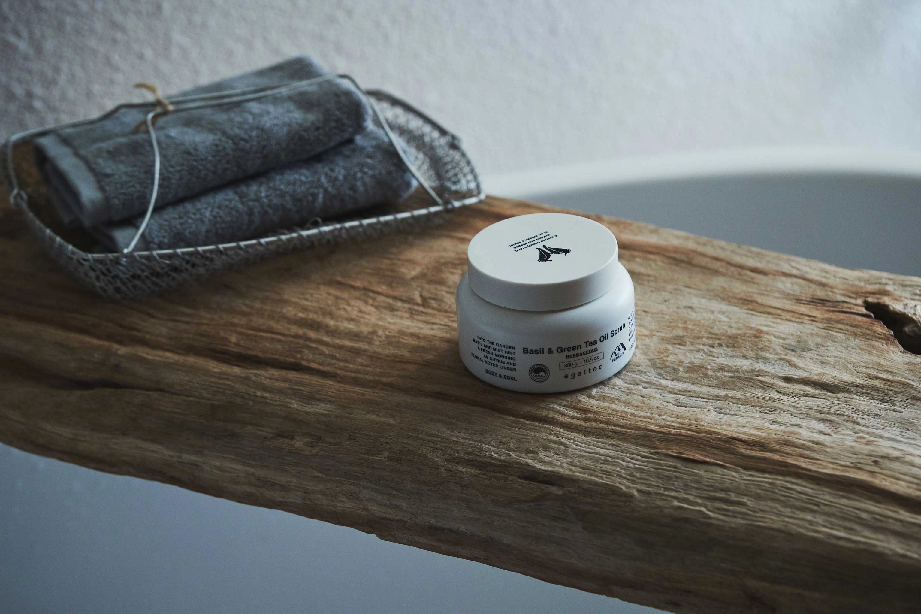 EGATTOC Basil & Green Tea Oil Scrub (HERBACEOUS) 300g