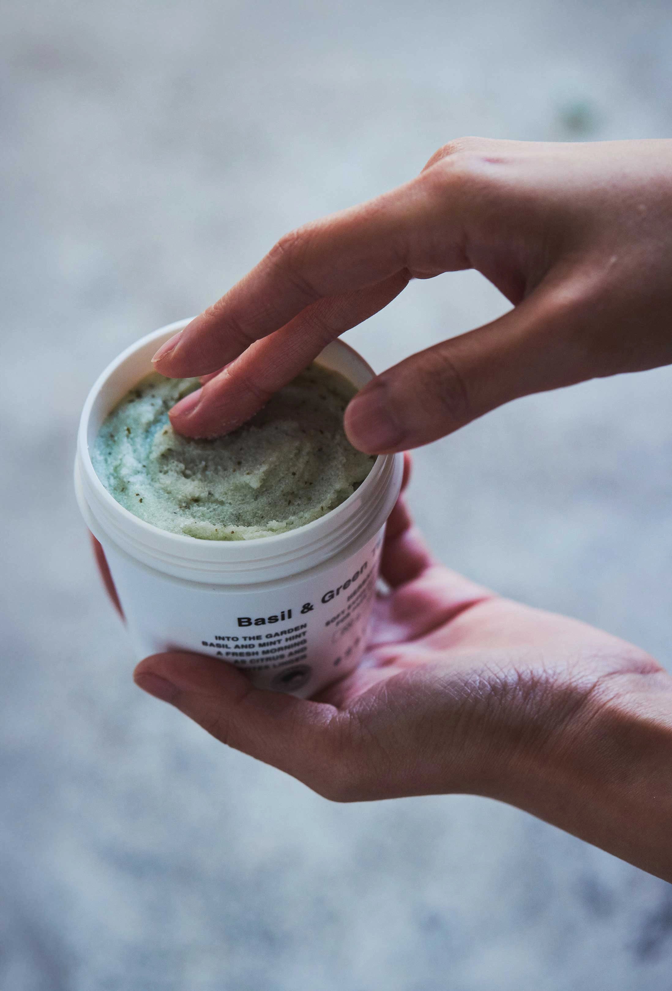 EGATTOC Basil & Green Tea Soft Scrub (HERBACEOUS) 200g