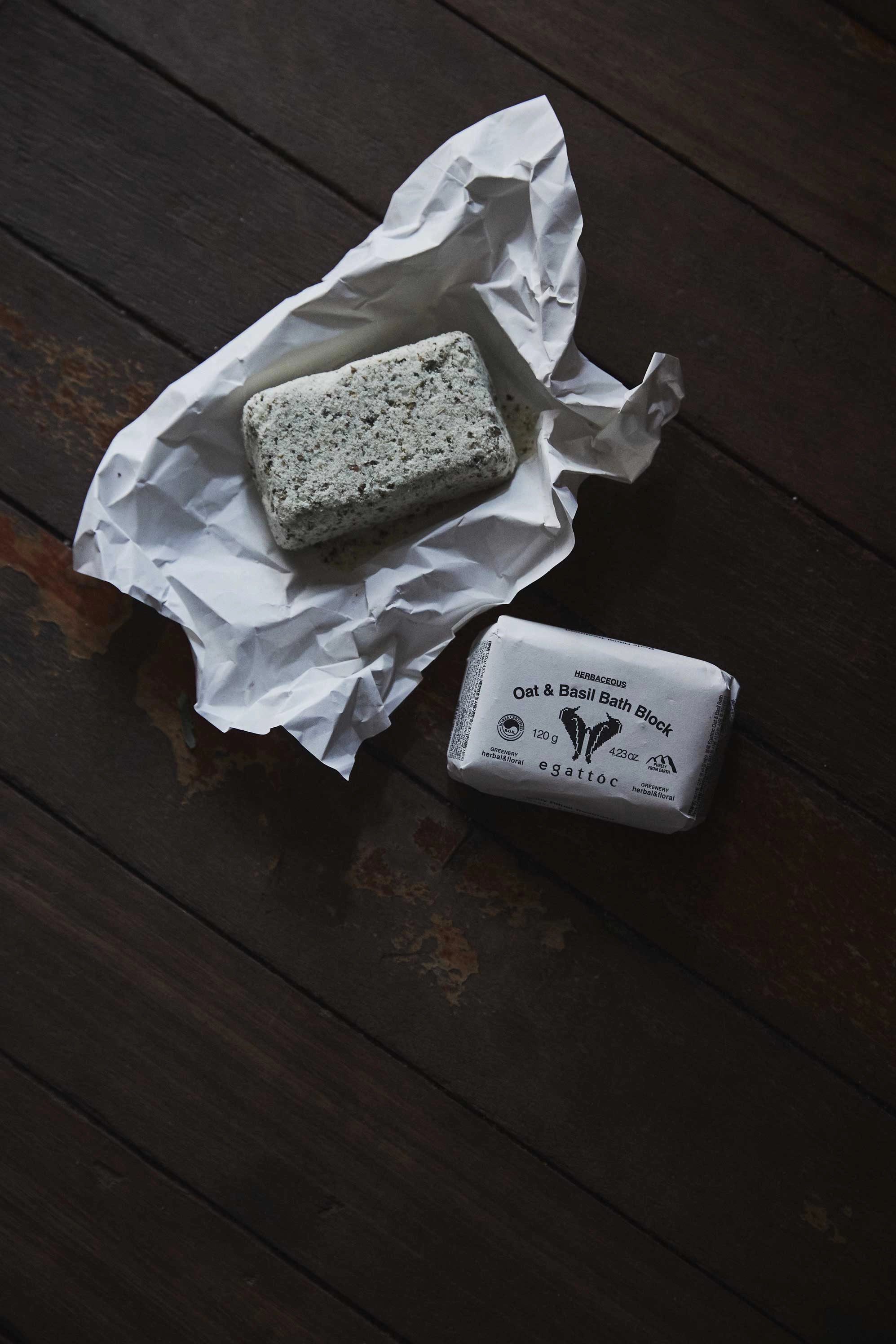 EGATTOC Oat & Basil Bath Block (HERBACEOUS) 120g