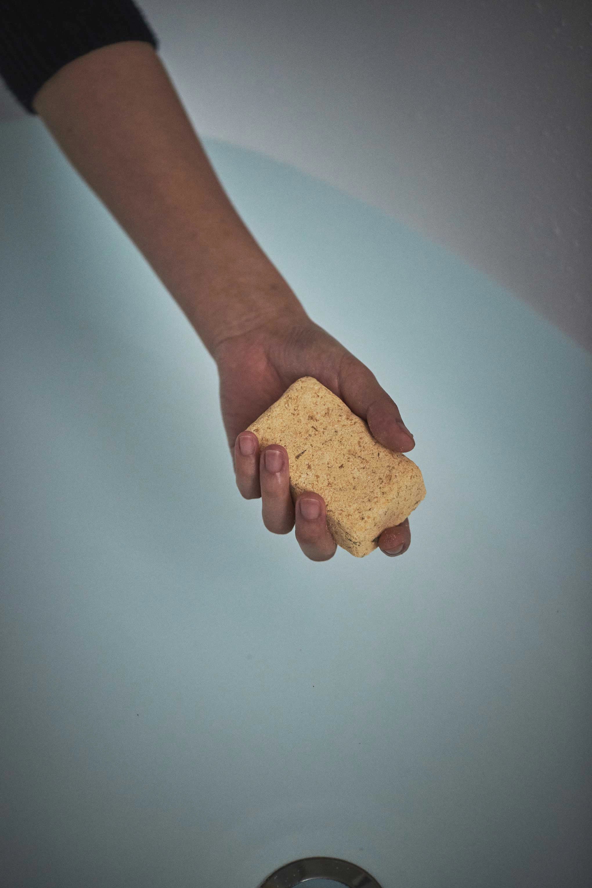 EGATTOC Citrus & Herb Bath Block (LEMON CRUSH) 120g