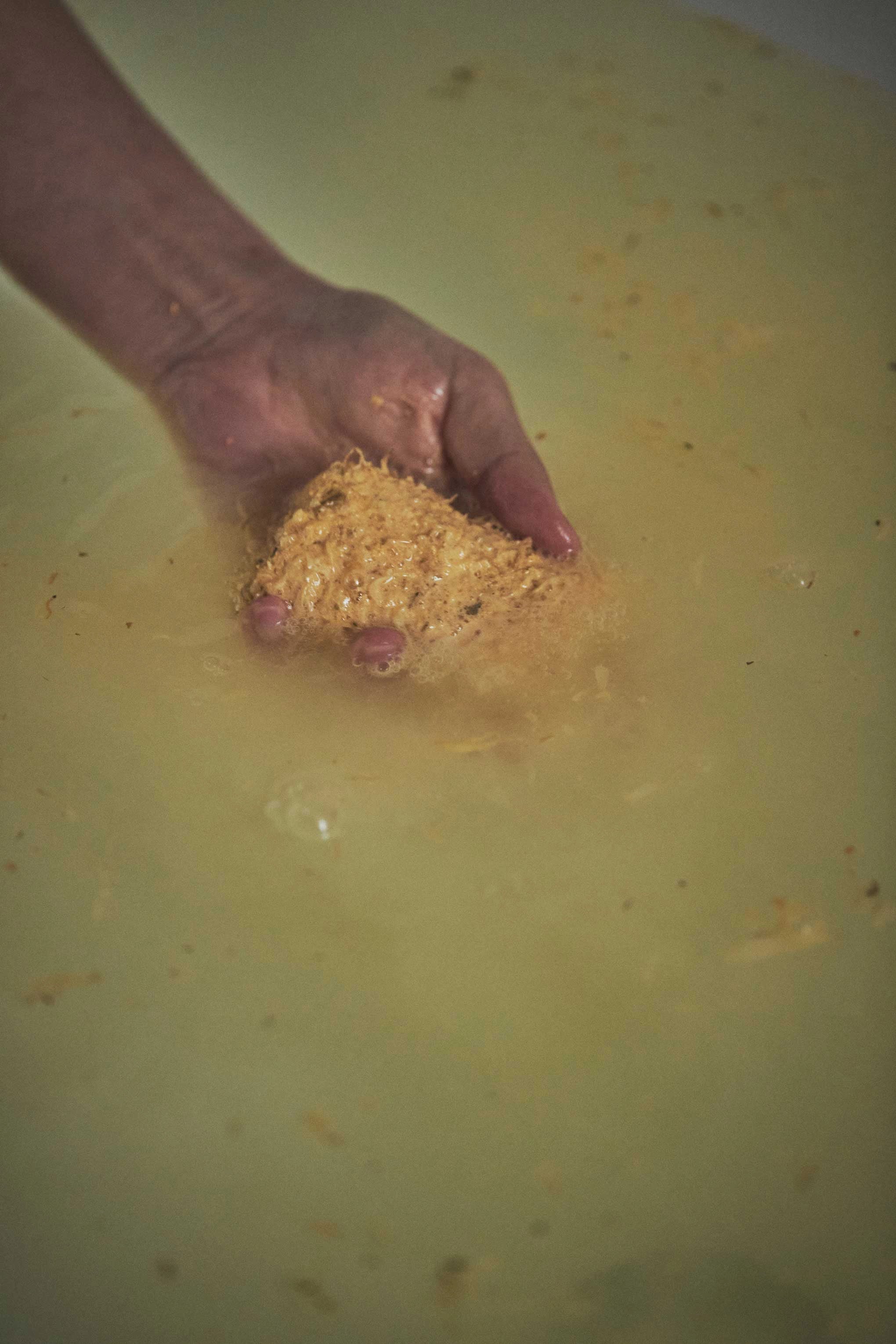 كتلة حمام إيجاتوك بالحمضيات والأعشاب (معجون الليمون) 120 جرام