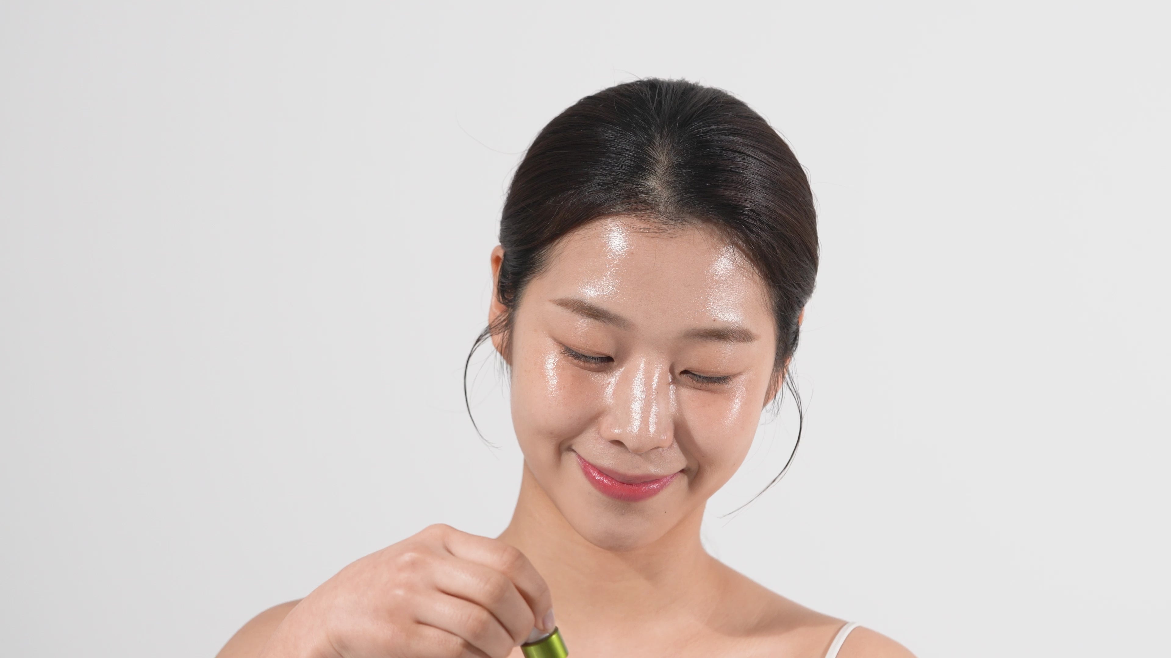 تحميل الفيديو: MARINABI Kelp Cica Calming Serum (30ml)