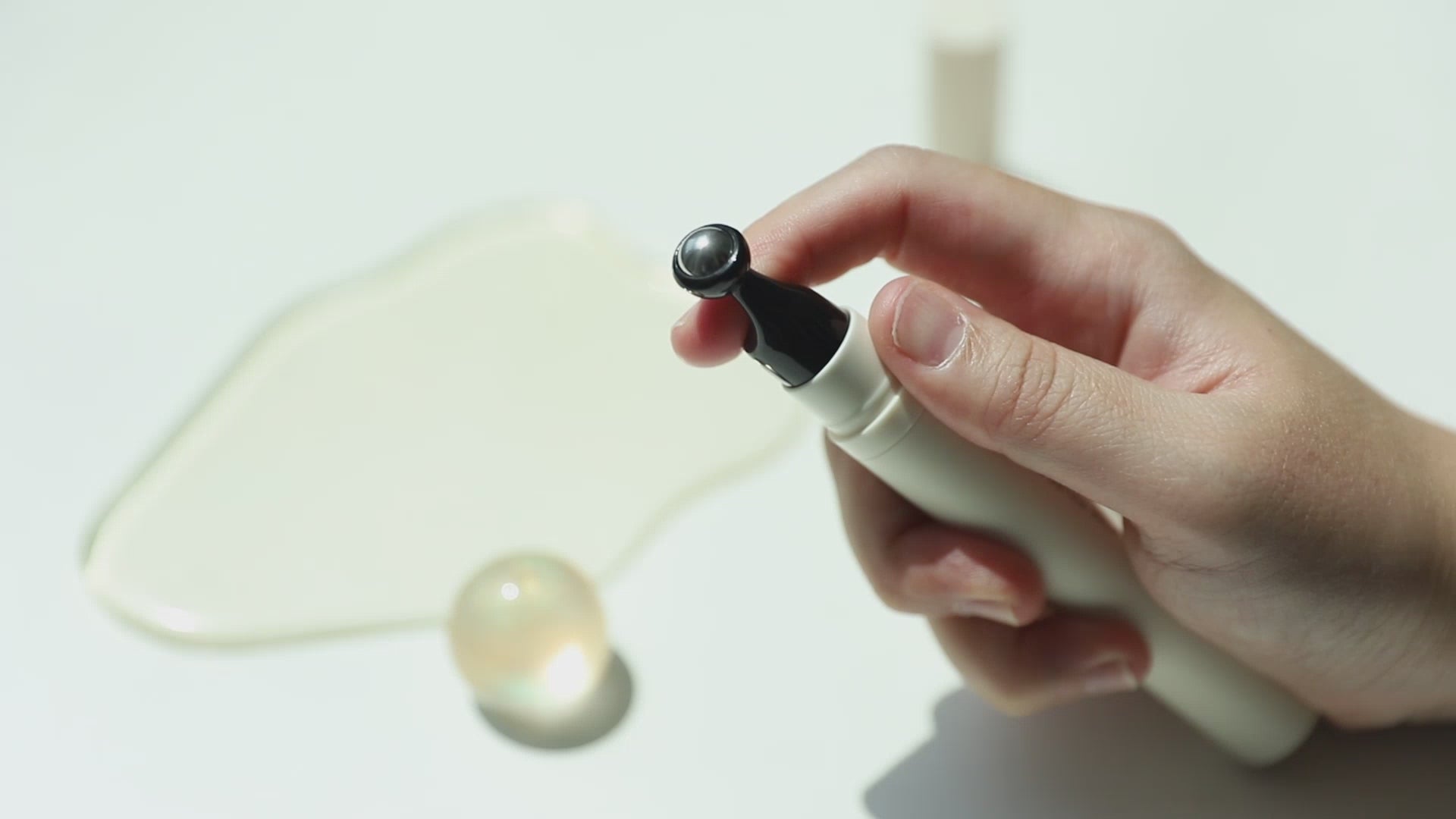 Load video: OWNALL Collagen Lifting  Rolling Eye Cream