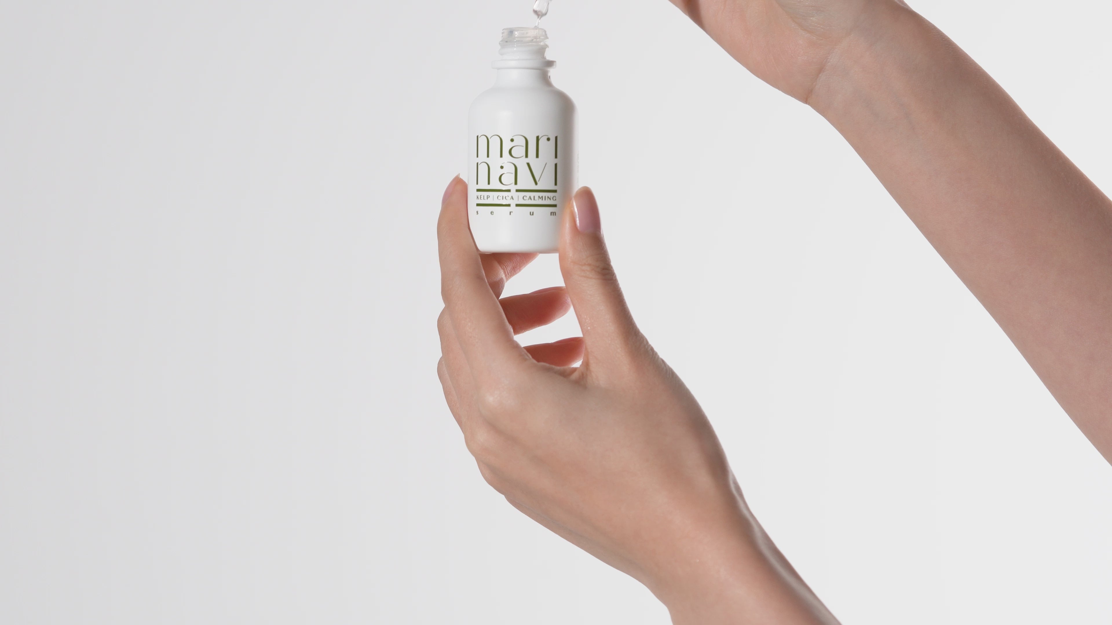 تحميل الفيديو: MARINABI Kelp Cica Calming Serum (30ml)