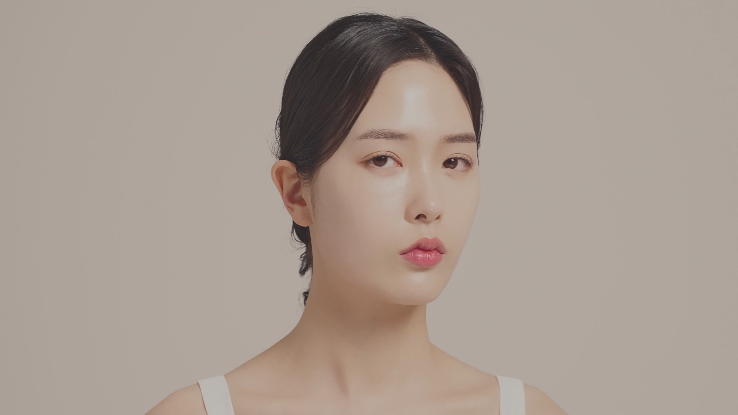 Load video: OWNALL Collagen Lifting  Rolling Eye Cream
